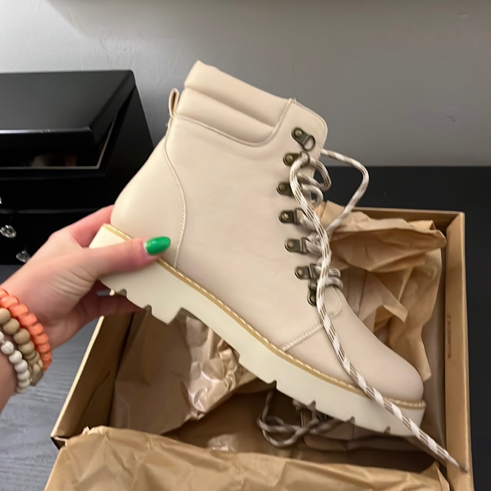 Brand new oasis society California boots